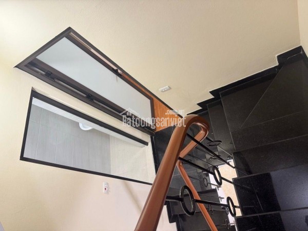BÁN NHÀ CỔ LINH LONG BIÊN - Ô TÔ ĐỖ CỬA NGÕ THÔNG  - CẠNH TRƯỜNG CẤP 2  - XE ĐỖ NGÀY ĐÊM - 8 TỶ