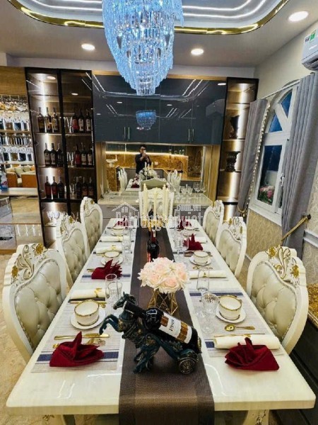 11 tỷ nhỉnh. TÂN BÌNH . Căn Biệt Thự mini . Hẻm ôtô ,sát chợ