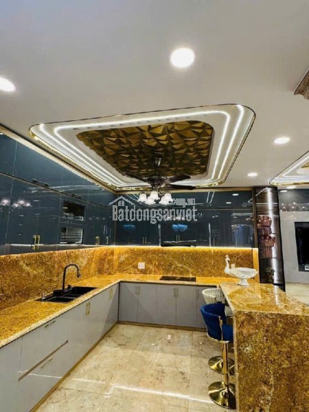 11 tỷ nhỉnh. TÂN BÌNH . Căn Biệt Thự mini . Hẻm ôtô ,sát chợ