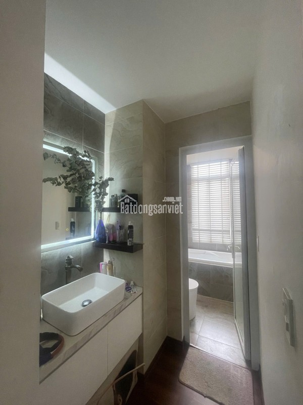 Bán căn hộ 3PN 98m2 tại Lý Thường Kiệt Q11, Tầng 8 Full nội thất