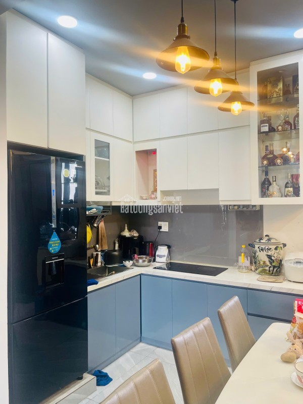 Bán căn hộ 3PN 98m2 tại Lý Thường Kiệt Q11, Tầng 8 Full nội thất