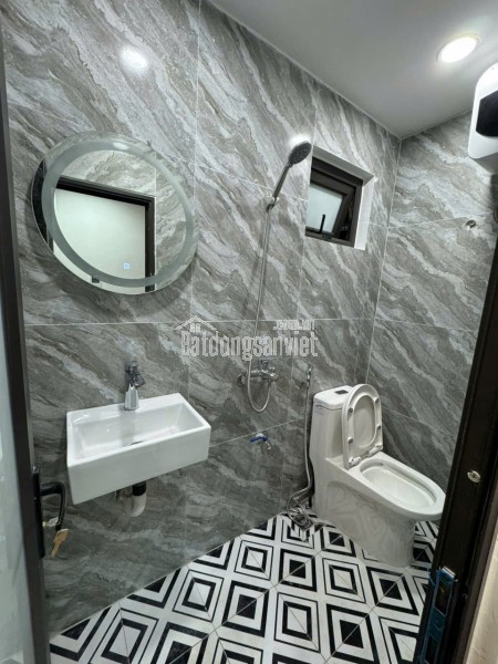 Cho thuê nhà mới, THANG MÁY, 90m2- 5T, Đào Duy Từ, Mã Mây, Hàng Bạc