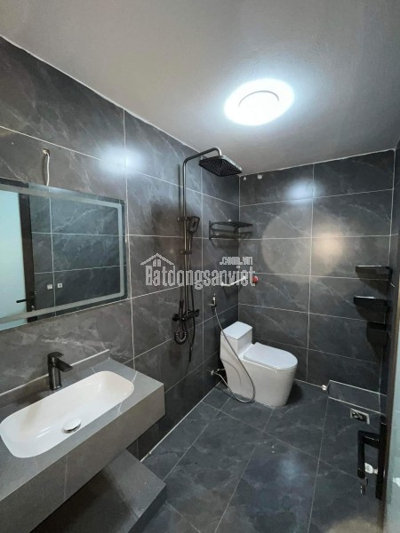 Cho thuê nhà, THANG MÁY, 241m2- 5,5T, Hàng Gai, Hàng Hòm, Hàng Bông