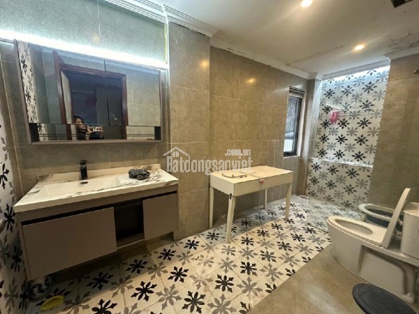 Cho thuê nhà, THANG MÁY, 394m2_ 7T; Linh Lang, Đào Tấn, Phan Kế Bính