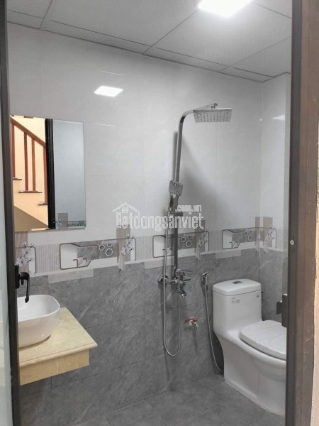 Cho thuê nhà, 275m2_ 6T; Huỳnh Thúc Kháng, Nguyên Hồng, Vũ Ngọc Phan