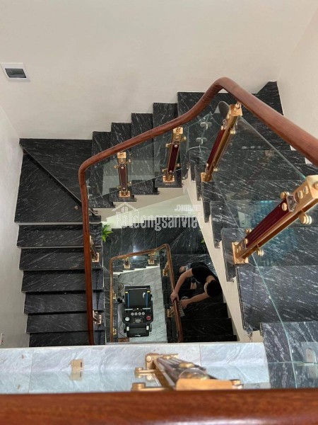 Cho thuê nhà, 275m2_ 6T; Huỳnh Thúc Kháng, Nguyên Hồng, Vũ Ngọc Phan