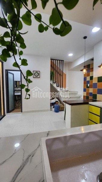 NHÀ  LÔ GÓC VỪA Ở VỪA KDMB- HẺM THÔNG TỨ TUNG - NỞ HẬU TÀI LỘC - VÀI BƯỚC RA HUỲNH TẤN PHÁT