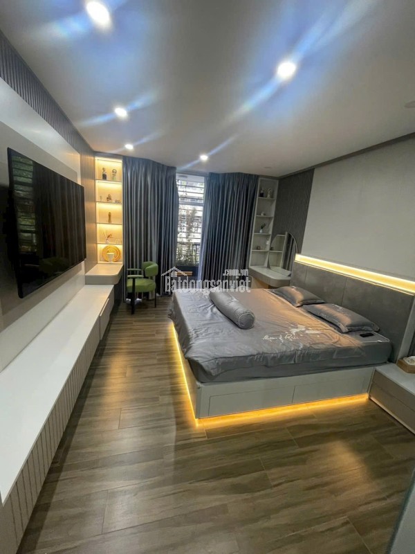Hạ Giá Bán Gấp  Sắp Đi Định Cư Nên Cần Bán Gấp Nhà Mặt Tiền Lý Thường Kiệt P.7 Quận 10