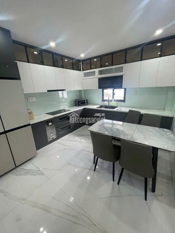Hạ Giá Bán Gấp  Sắp Đi Định Cư Nên Cần Bán Gấp Nhà Mặt Tiền Lý Thường Kiệt P.7 Quận 10