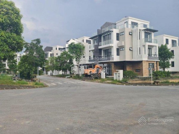 SÓC  BT Phú Cát City, DT 190m2, giá 75tr/m2, sổ đỏ không lỗi phong thủy.