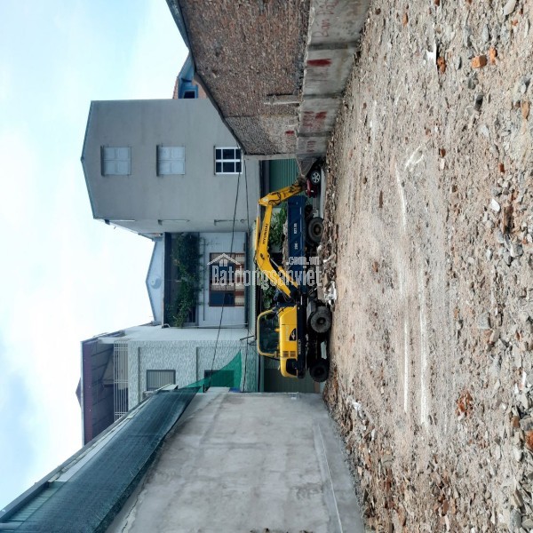 Chuyển nhượng 40m2 đất TĐC Trâu Quỳ, Gia Lâm. Đường 12m. Lh 0989894845.