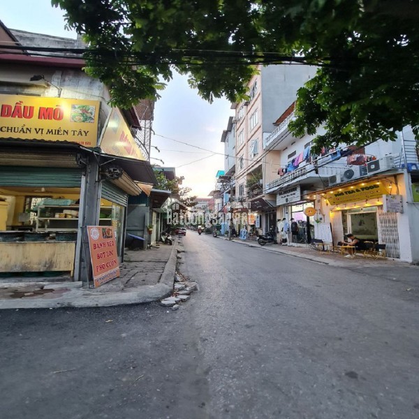 Chuyển nhượng 40m2 đất TĐC Trâu Quỳ, Gia Lâm. Đường 12m. Lh 0989894845.