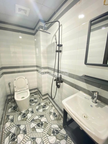 Cho thuê nhà mới, TM, 273m2- 6T, Nguyễn Trường Tộ, Hàng Than, Trấn Vũ