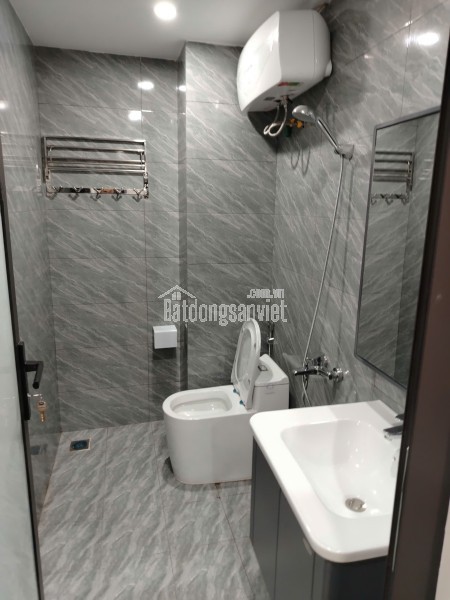 Cho thuê nhà căn góc, 221m2- 5,5T, Nguyễn Tuân, Vũ Trọng Phụng -89 tr