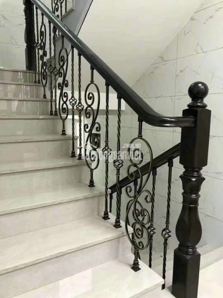 Cho thuê nhà, THANG MÁY, 158m2- 4,5T, Trần Quốc Hoàn, Phạm Tuấn Tài