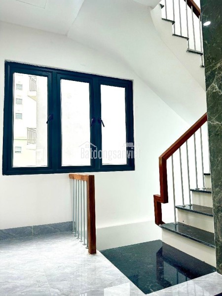 Cho thuê nhà, THANG MÁY, 158m2- 4,5T, Trần Quốc Hoàn, Phạm Tuấn Tài