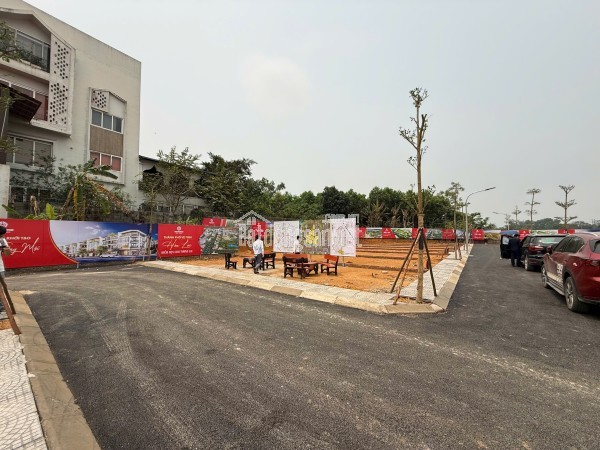 BÁN ĐẤT LÀN 2 QUỐC LỘ 21 HÀNG XÓM KHU ĐẤU GIÁ SƠN TÂY MÀ GIÁ CHỈ BẰNG 1/3.SỔ ĐỎ CC