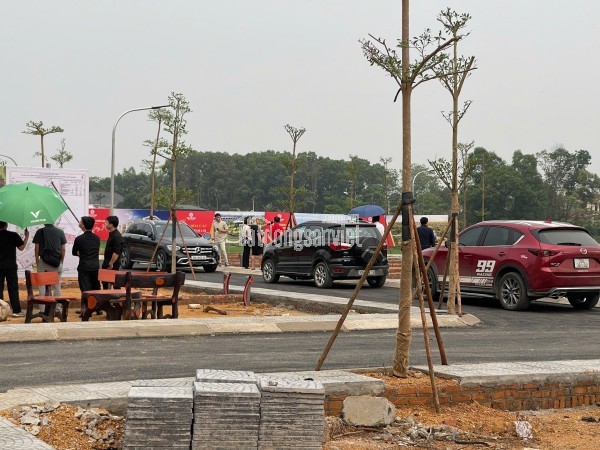BÁN ĐẤT LÀN 2 QUỐC LỘ 21 HÀNG XÓM KHU ĐẤU GIÁ SƠN TÂY MÀ GIÁ CHỈ BẰNG 1/3.SỔ ĐỎ CC