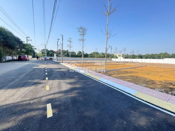 GẤP- Chính Chủ cần bán gấp lô đất 100m2 ngay mặt trục chính xã