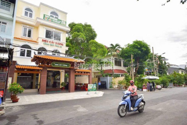 BÁN GẤP NHÀ HÀNG GÓC 2 MẶT TIỀN HUỲNH LAN KHANH, P.2, TÂN BÌNH