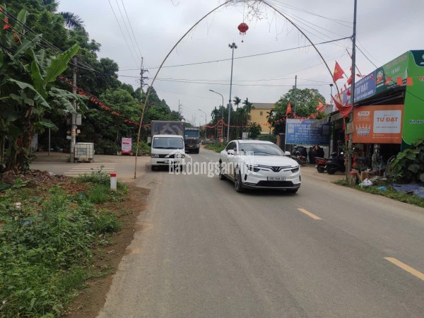 Hiếm! Lô đất ngay cạnh chợ Hòa Lạc – buôn bán ngày đêm, giá khiến ai cũng giật mình.