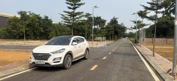 Hiếm! Lô đất ngay cạnh chợ Hòa Lạc – buôn bán ngày đêm, giá khiến ai cũng giật mình.