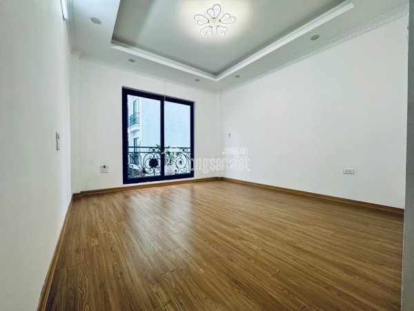 Bán nhà trung tâm Thạch Bàn, Long Biên 30m2 x5 tầng xây mới nhỉnh 6 t.ỷ