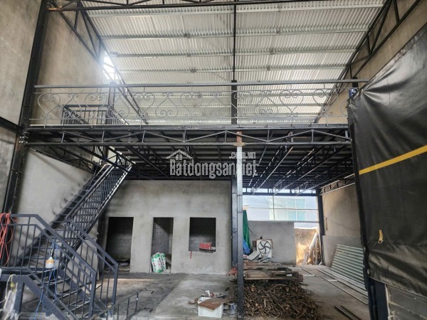 cho thuê kho mặt tiền đường lớn rộng 350m2. giá rẻ thôi rồi