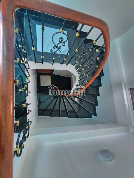 Cho thuê nhà, Trần Nhân Tông, Mai Hắc Đế, THANG MÁY; 132m2* 5T -36 tr