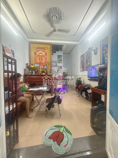 NHÀ 3 TẦNG 90M2 - 2 MẶT TIỀN - NHÀ ĐẸP Ở NGAY - SAU CHỢ  - GIÁ 8 TỶ