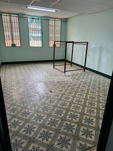 Cho thuê nhà tầng trên trung tâm Quận 5 – ngay chợ Xã Tây, tiện ở lâu dài