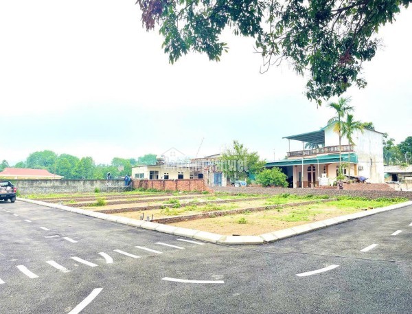 bán cắt lỗ 100m2 trung tâm Hòa Lạc. LH : 0989556644