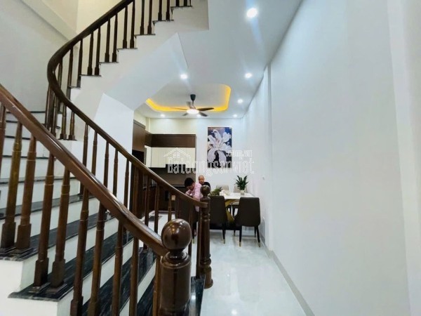 Bán Nhà Tập Thể Quỳnh Mai – Tầng 1 – Sổ Đỏ Riêng – Tặng Toàn Bộ Nội Thất