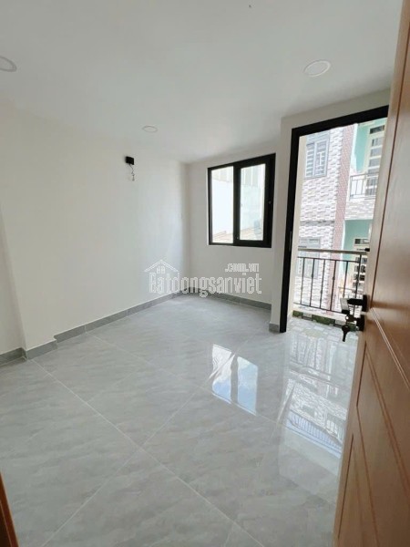 Nhà  Mới hèm 243 Hoàng Diệu quận 4,  nhà nằm cách 2 mặt tiền vĩnh khánh và đường số 41 vài trăm