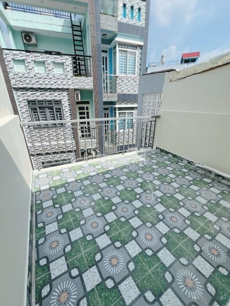 Nhà  Mới hèm 243 Hoàng Diệu quận 4,  nhà nằm cách 2 mặt tiền vĩnh khánh và đường số 41 vài trăm