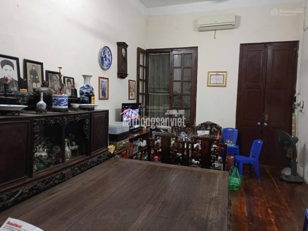 Chính chủ bán căn nhà mặt phố cổ tại phố Hàng Chiếu, phường Đồng Xuân, quận Hoàn Kiếm, Hà Nội.
