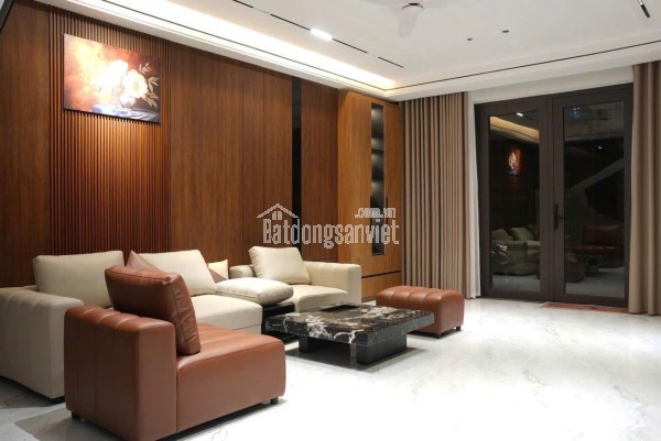 Chính chủ bán căn nhà mặt phố cổ tại phố Hàng Chiếu, phường Đồng Xuân, quận Hoàn Kiếm, Hà Nội.