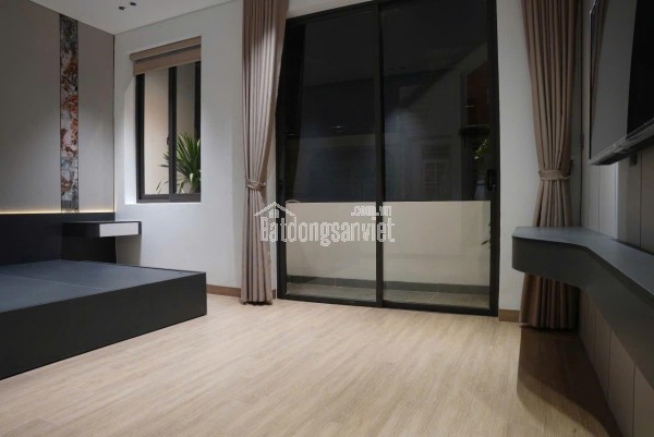 Chính chủ bán căn nhà mặt phố cổ tại phố Hàng Chiếu, phường Đồng Xuân, quận Hoàn Kiếm, Hà Nội.