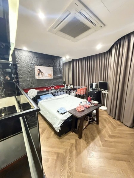 CẦN BÁN NHÀ TRUNG TÂM NGỌC LÂM 7,5 TẦNG CÓ THANG MÁY,GẦN MIPEC LONG BIÊN