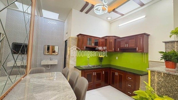 NHÀ ĐẸP-GIÁ TỐT NHÀ MỚI ĐẸP LUNG LINH 3 TẦNG-HẺM OTO 5m-HIỆP THÀNH-Q12- 5,x TỶ (x nhỏ xíu)