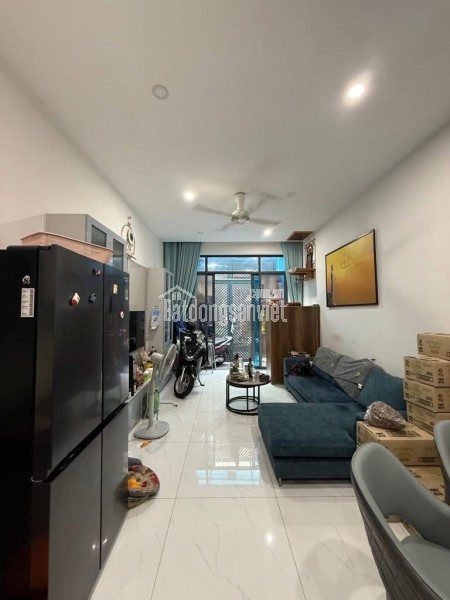 Nhà mới 100% ,nằm trên đường số 35  Khánh Hội  quận 4.khu dân cư hiện hữu,Giá chỉ có 5 tỷ 7.