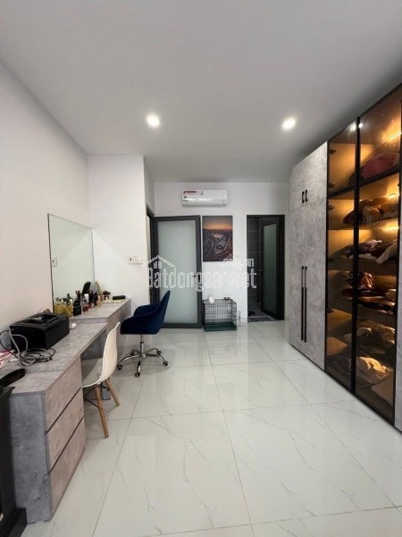 Nhà mới 100% ,nằm trên đường số 35  Khánh Hội  quận 4.khu dân cư hiện hữu,Giá chỉ có 5 tỷ 7.