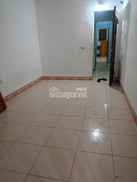 Cho thuê nhà ở 45m2 x 2 tầng khép kín tại ngõ 2 đại từ gần bến xe giáp bát Giá 5.5 triệu/tháng