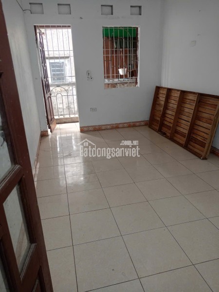 Cho thuê nhà ở 45m2 x 2 tầng khép kín tại ngõ 2 đại từ gần bến xe giáp bát Giá 5.5 triệu/tháng