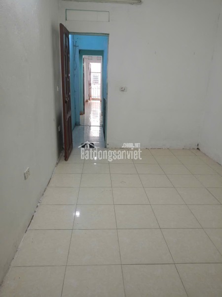 Cho thuê nhà ở 45m2 x 2 tầng khép kín tại ngõ 2 đại từ gần bến xe giáp bát Giá 5.5 triệu/tháng