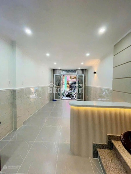 Bán nhà 2 tầng 21m² Nguyễn Thần Hiến, Q.4, 5.6 tỷ, sổ đỏ.