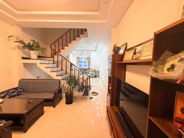 Cho thuê nhà nguyên căn 6 phòng Hoàng Hoa Thám, phường 10, Đà Lạt