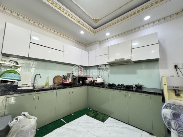 Bán nhà  đường  Gò Dưa, Thủ Đức, TP HCM. DT 90m2, 4 tầng. Giá 7.25 tỷ, Sổ hồng - 0933125879