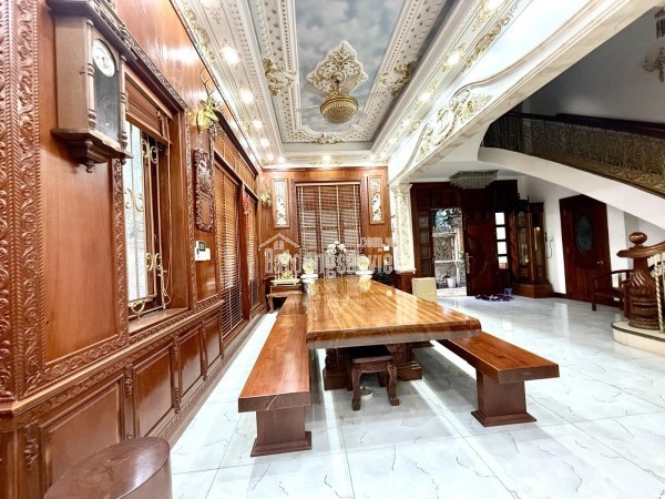 BIỆT THỰ CHDV CAO CẤP,  GẦN BỜ KÊNH THAM LƯƠNG, DT 320M2, 4 TẦNG GIÁ 39 TỶ.