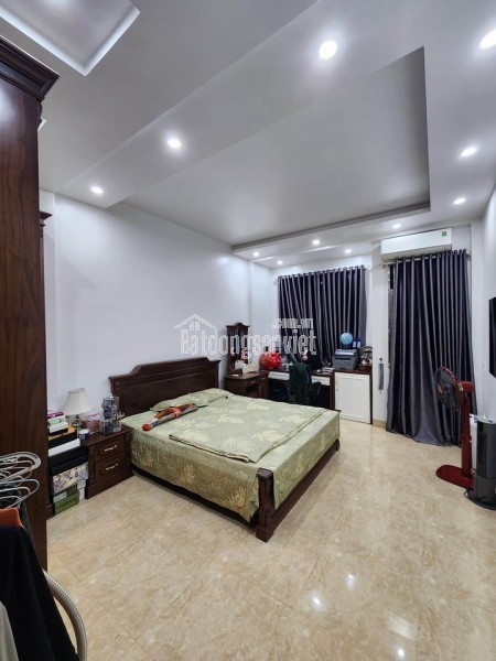 HIẾM. nhà Xa LA 50m2, 4 TẦNG, giá 13 tỷ. MẶT PHỐ - KINH DOANH - VỈA HÈ - Ô TÔ TRÁNH